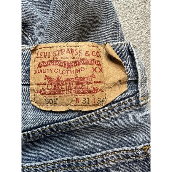 Vintage Levis 501 Jeans Mens 31x34 (31x32) Light Wash Blue Button Fly Denim 90s - Picture 16 of 16